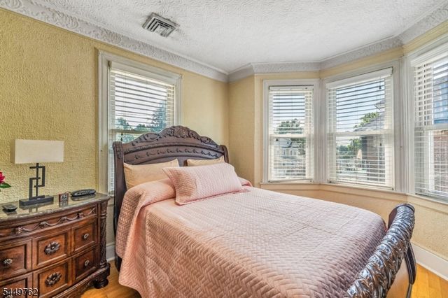 30 Elm St, Ridgefield Park Village, NJ 07660