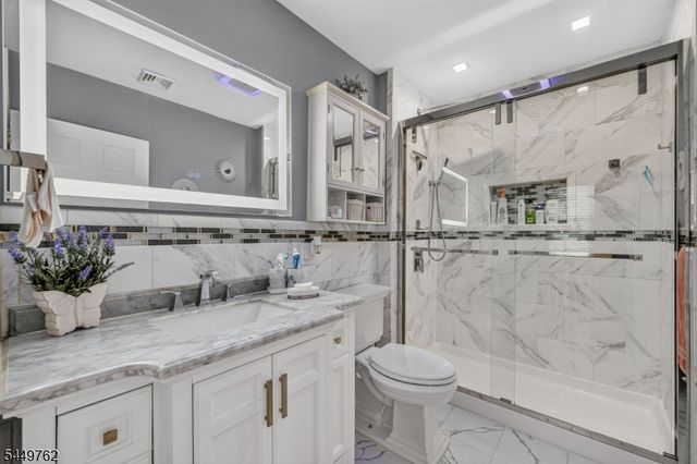 30 Elm St, Ridgefield Park Village, NJ 07660