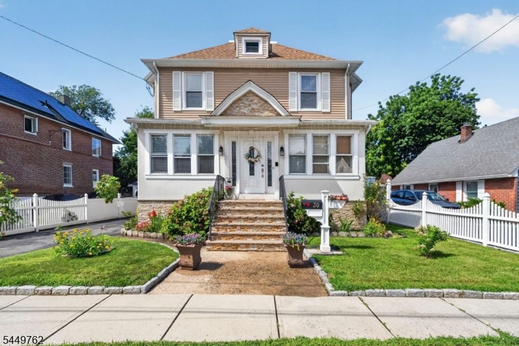 30 Elm St, Ridgefield Park Village, NJ 07660