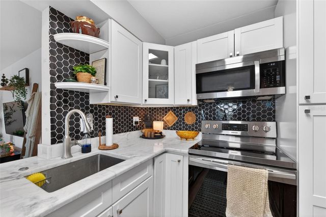 8039 GARDEN DRIVE 205, Seminole, FL 33777