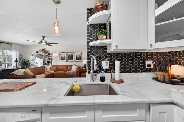 8039 GARDEN DRIVE 205, Seminole, FL 33777