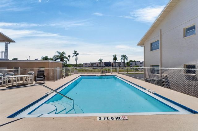8039 GARDEN DRIVE 205, Seminole, FL 33777