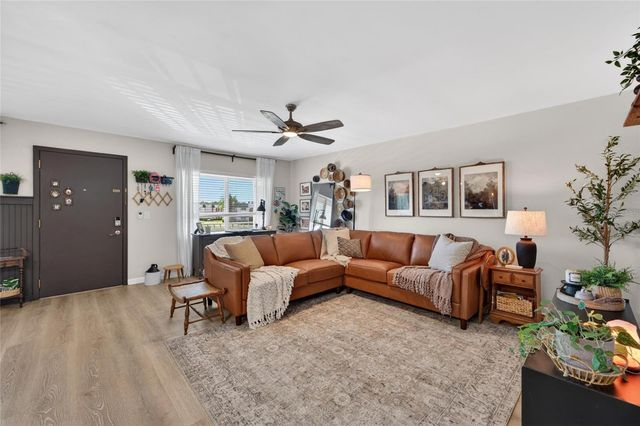 8039 GARDEN DRIVE 205, Seminole, FL 33777
