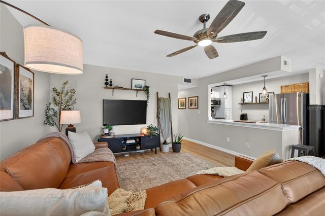 8039 GARDEN DRIVE 205, Seminole, FL 33777