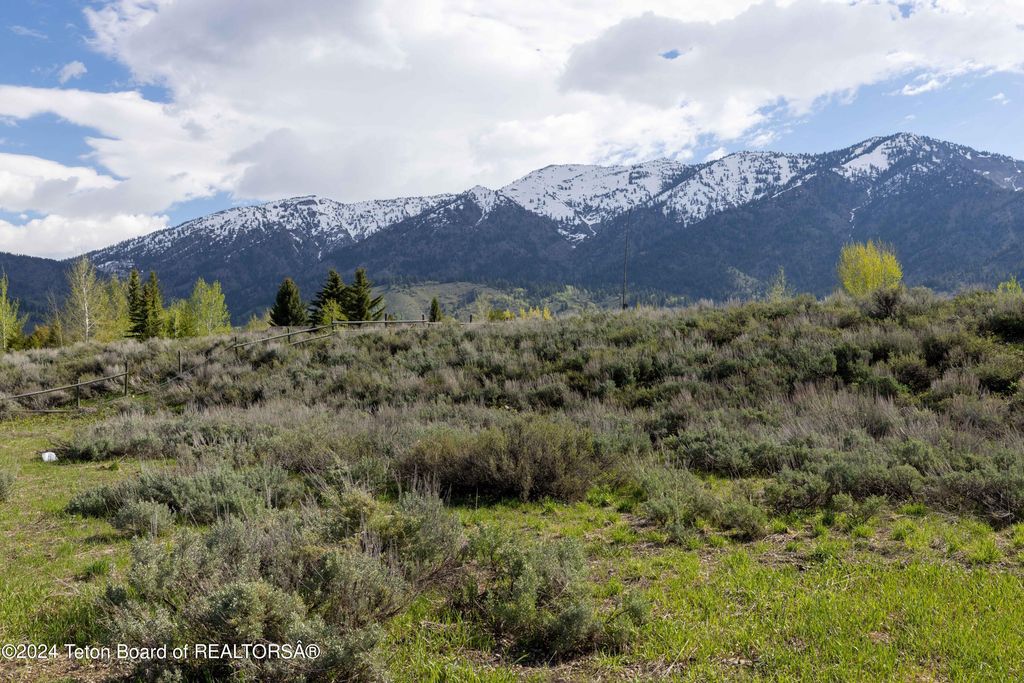 E LAKE CABIN Road, Alpine, WY 83128