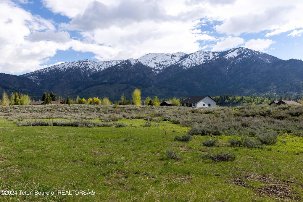 E LAKE CABIN Road, Alpine, WY 83128 photo 2