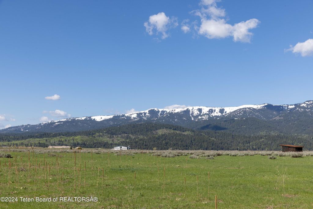 E LAKE CABIN Road, Alpine, WY 83128 photo 3