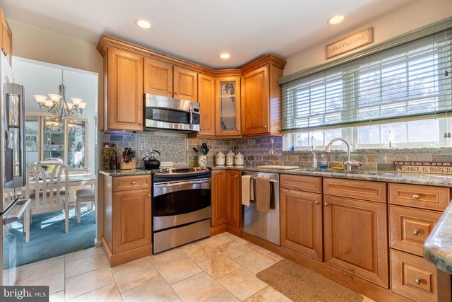 25 LA COSTA DR, Egg Harbor Township, NJ 08234