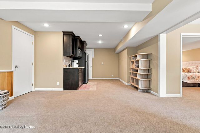 2811 Alta Vista Ct, Louisville, KY 40206