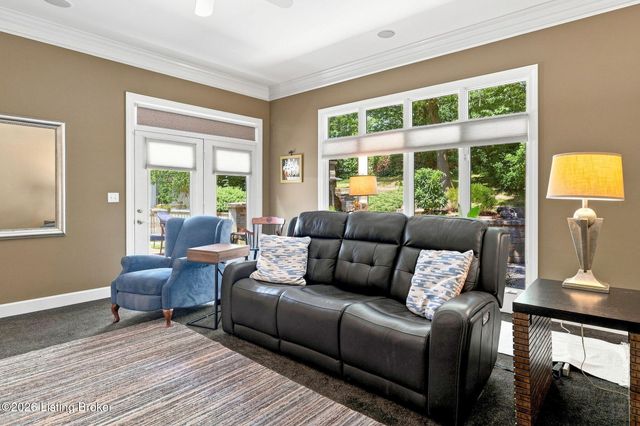 2811 Alta Vista Ct, Louisville, KY 40206