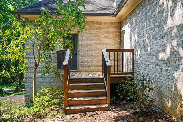 2811 Alta Vista Ct, Louisville, KY 40206