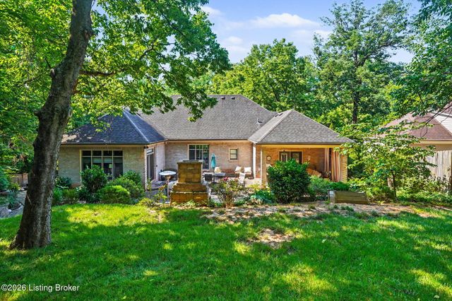 2811 Alta Vista Ct, Louisville, KY 40206