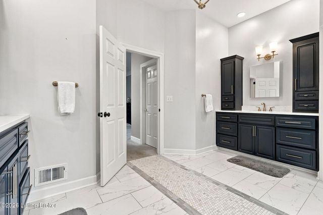 2811 Alta Vista Ct, Louisville, KY 40206