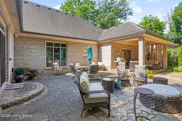 2811 Alta Vista Ct, Louisville, KY 40206