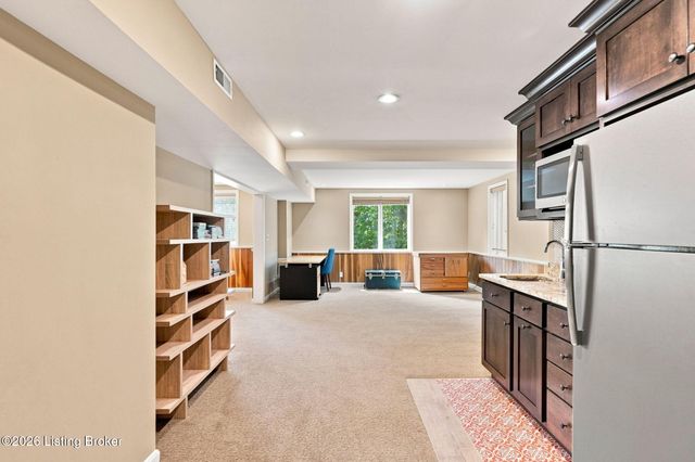 2811 Alta Vista Ct, Louisville, KY 40206