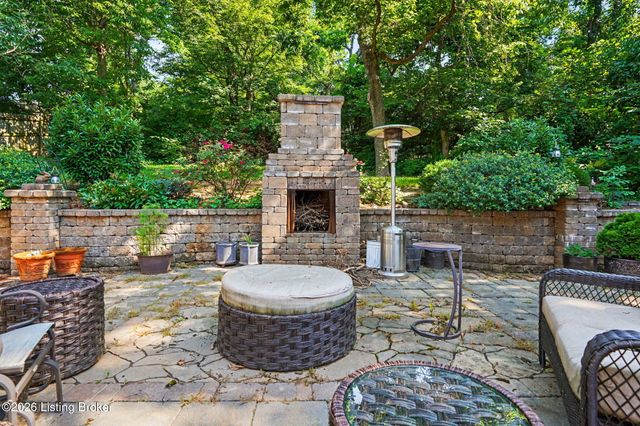 2811 Alta Vista Ct, Louisville, KY 40206