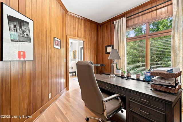 2811 Alta Vista Ct, Louisville, KY 40206