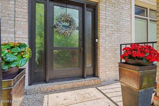 2811 Alta Vista Ct, Louisville, KY 40206
