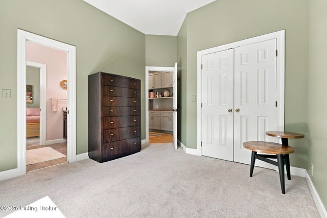 2811 Alta Vista Ct, Louisville, KY 40206