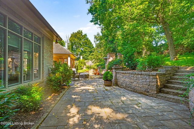 2811 Alta Vista Ct, Louisville, KY 40206