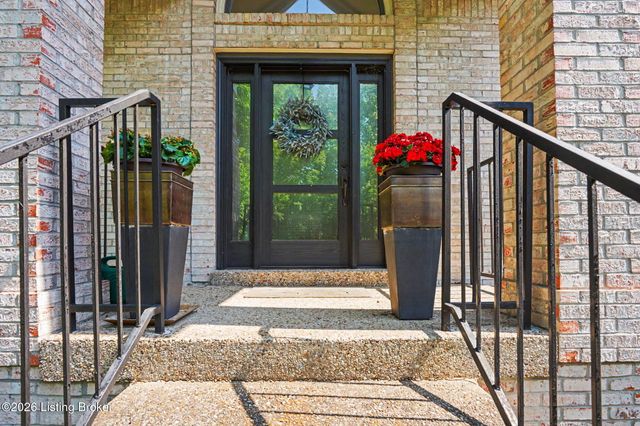 2811 Alta Vista Ct, Louisville, KY 40206