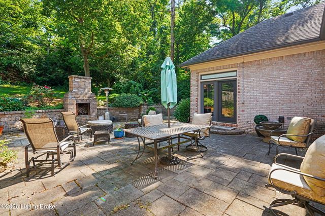 2811 Alta Vista Ct, Louisville, KY 40206