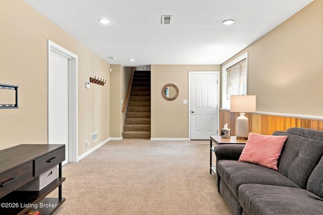 2811 Alta Vista Ct, Louisville, KY 40206