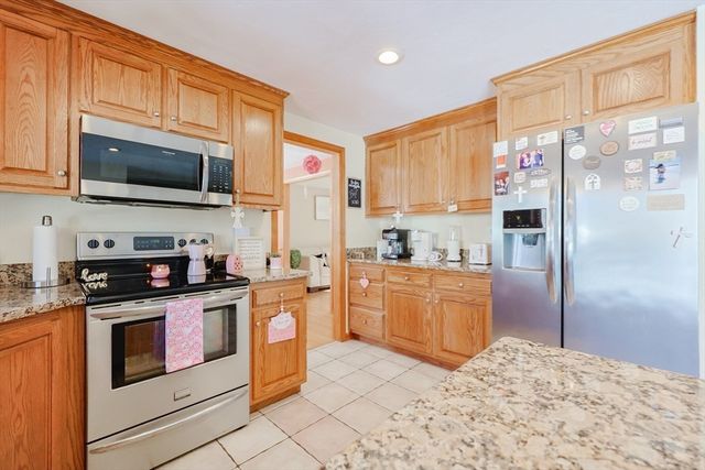 11 Parnell St, Millis, MA 02054