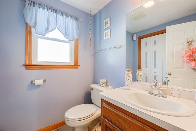 11 Parnell St, Millis, MA 02054