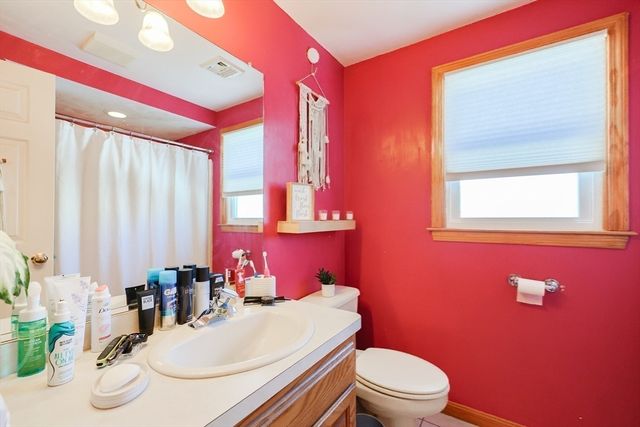 11 Parnell St, Millis, MA 02054