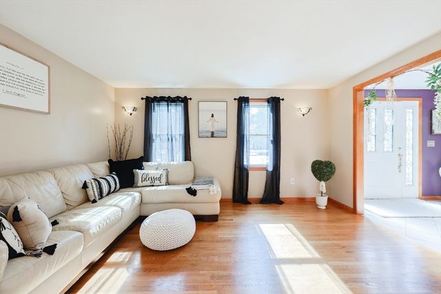 11 Parnell St, Millis, MA 02054