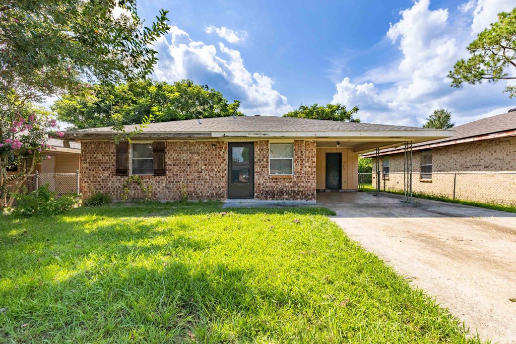1708 Midland Dr, Thibodaux, LA 70301