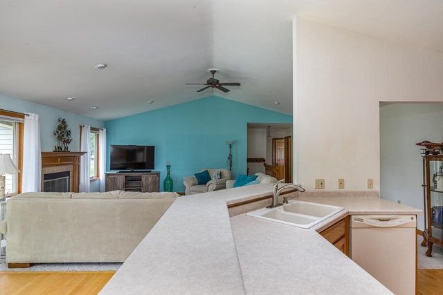 4149 WESTVIEW LANE, Oshkosh, WI 54904