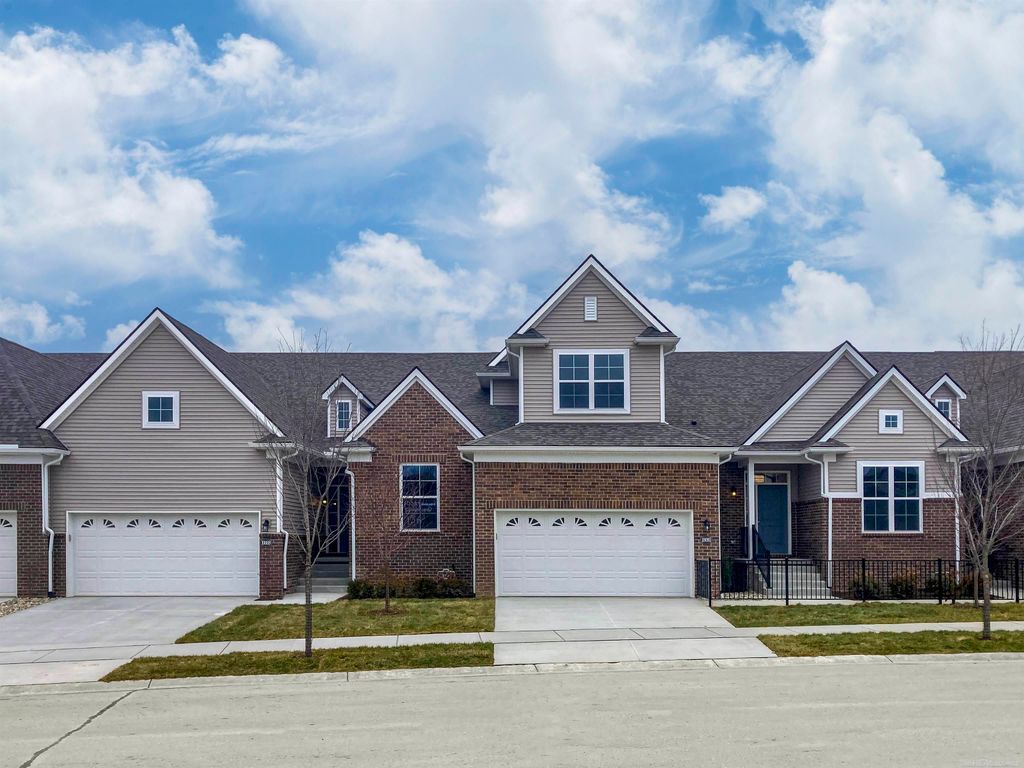 9909 Crossview Trail, Hartland Twp, MI 48855