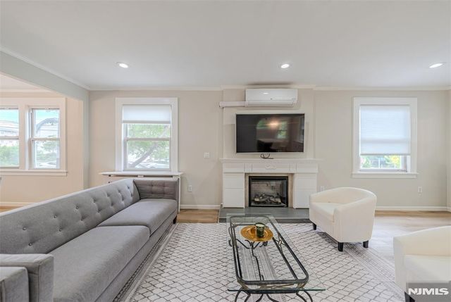 933 Maple Avenue, Ridgefield, NJ 07657