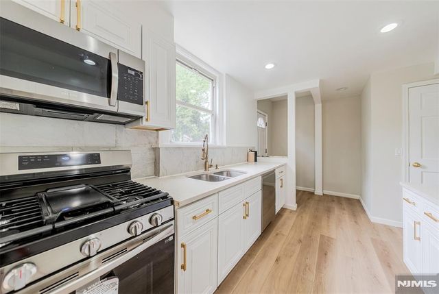 933 Maple Avenue, Ridgefield, NJ 07657