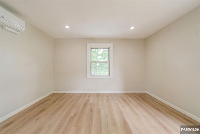 933 Maple Avenue, Ridgefield, NJ 07657