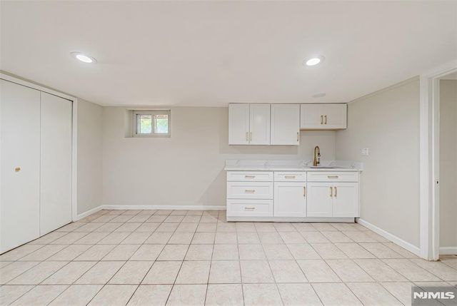 933 Maple Avenue, Ridgefield, NJ 07657