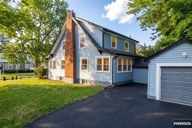 933 Maple Avenue, Ridgefield, NJ 07657