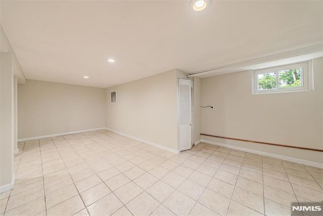 933 Maple Avenue, Ridgefield, NJ 07657