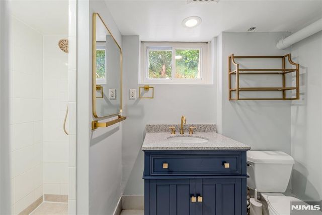 933 Maple Avenue, Ridgefield, NJ 07657