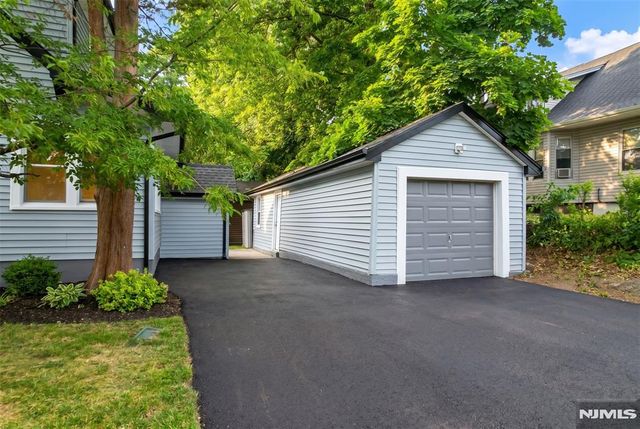 933 Maple Avenue, Ridgefield, NJ 07657