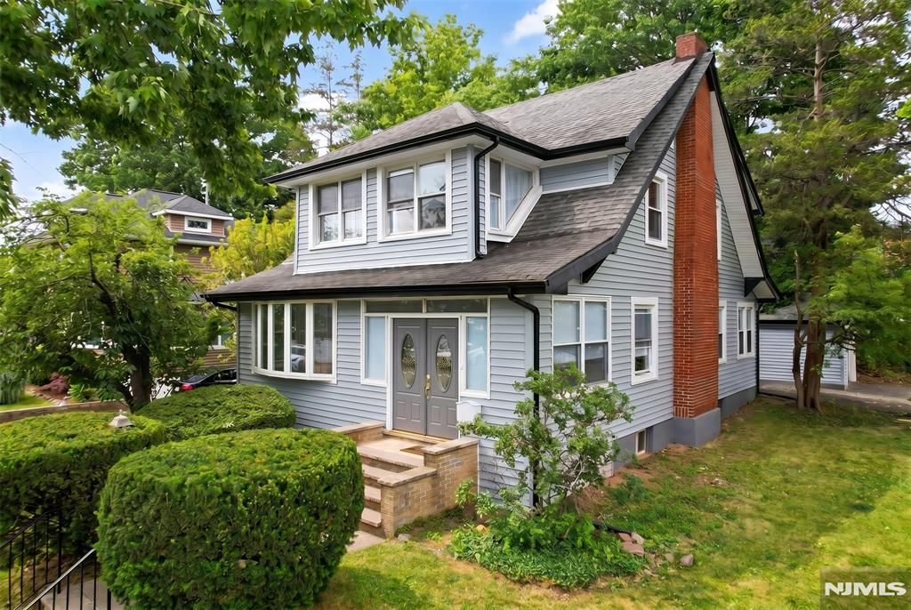933 Maple Avenue, Ridgefield, NJ 07657
