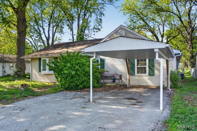 119 S 37th Street, Belleville, IL 62226