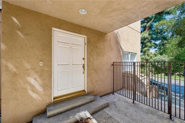 18730 Hatteras 48, Tarzana, CA 91356