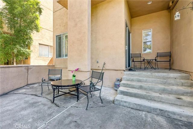 18730 Hatteras 48, Tarzana, CA 91356
