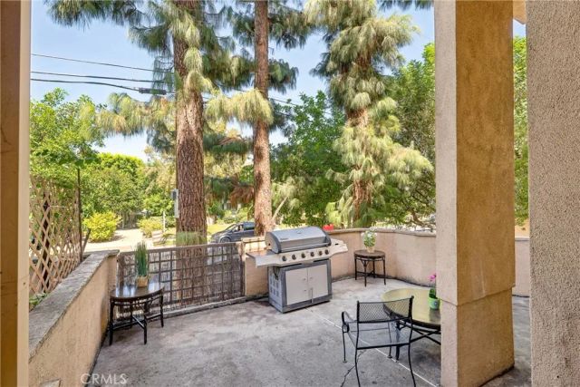 18730 Hatteras 48, Tarzana, CA 91356