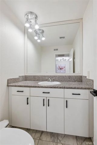 18730 Hatteras 48, Tarzana, CA 91356