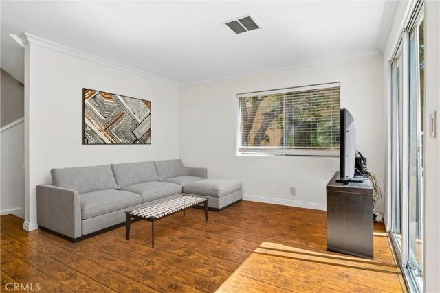 18730 Hatteras 48, Tarzana, CA 91356