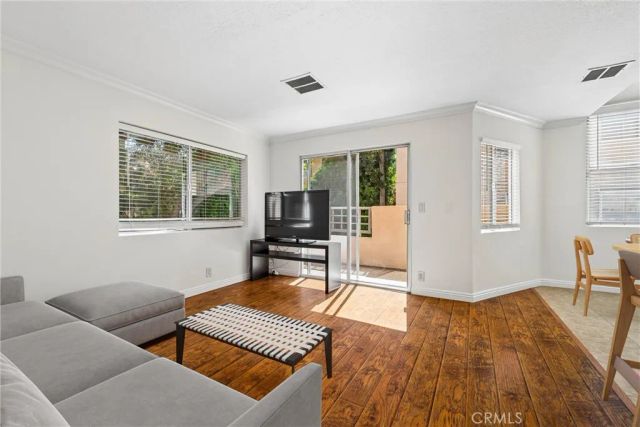 18730 Hatteras 48, Tarzana, CA 91356